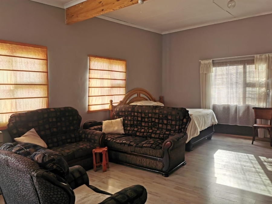 4 Bedroom Property for Sale in Hooikraal Western Cape